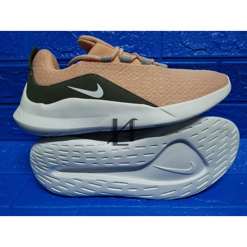 Nike viale running on sale sneaker