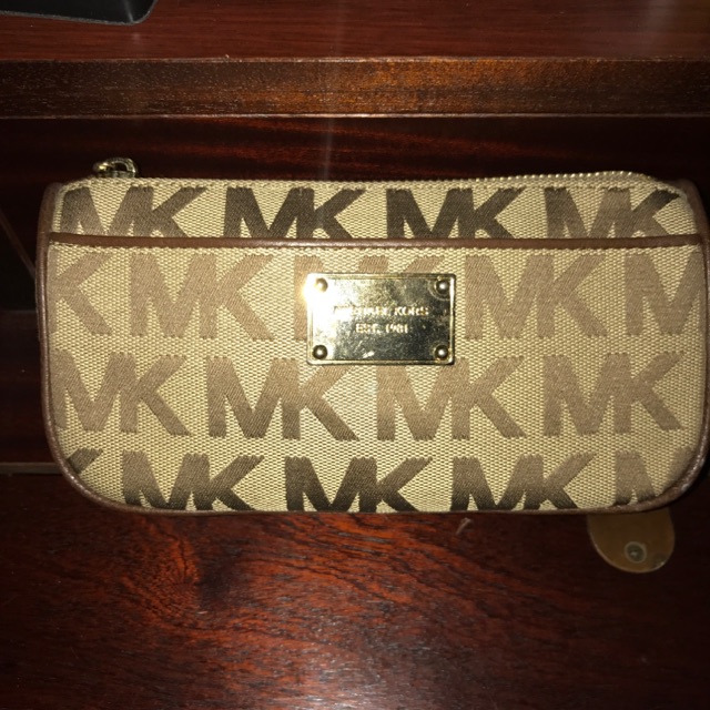 Michael kors hot sale cosmetic bag nordstrom