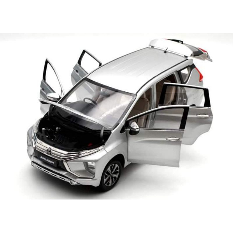 Tomica xpander sales