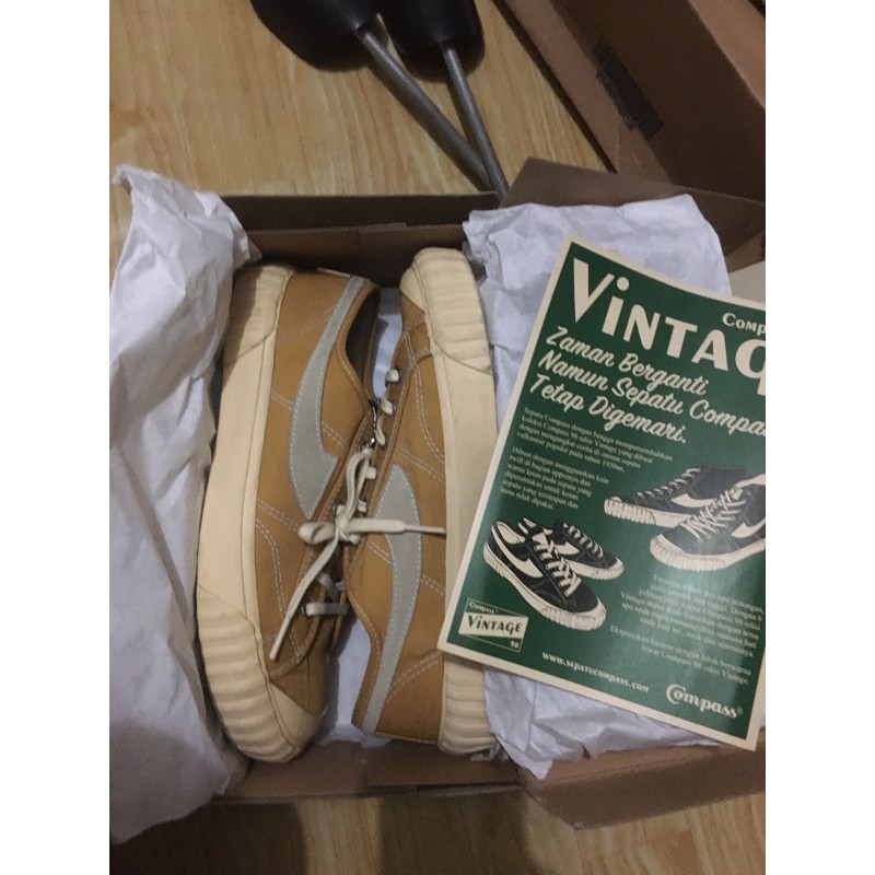 Compass low mustard 40 used | Shopee Philippines