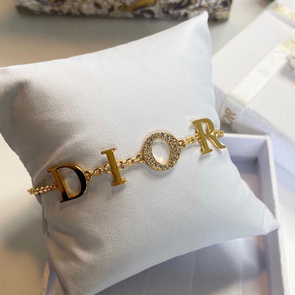 Dior deals clover bracelet