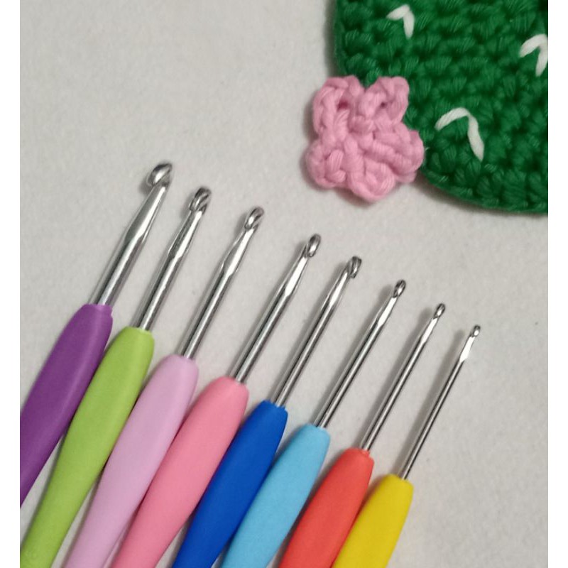 Crochet hook per piece - Semi rubberized handle