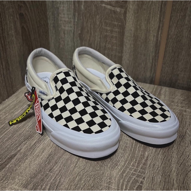 Og store checkerboard vans