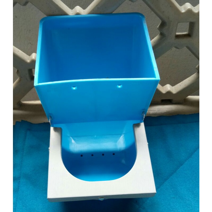 Medium-Plastic J Feeder for Rabbit light blue 12 cm | Shopee Philippines