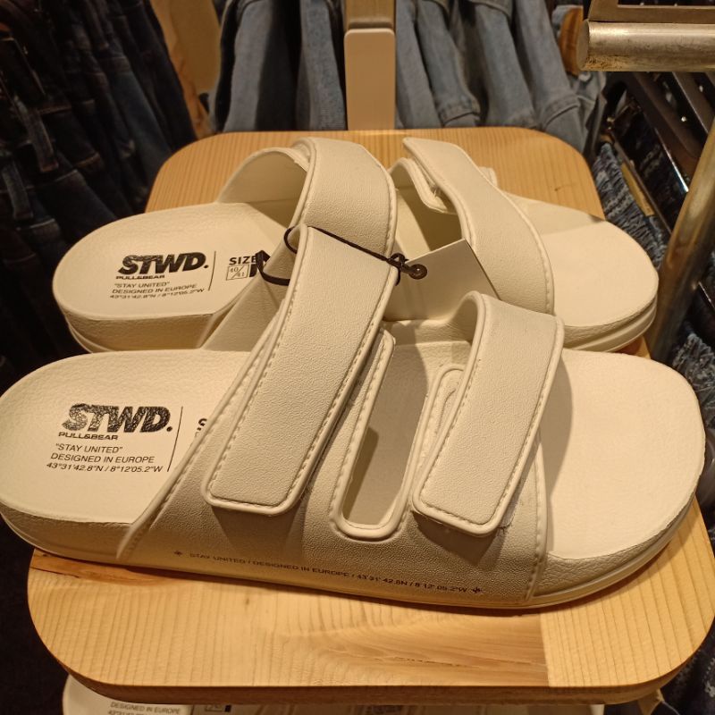 Pull and bear online flip flops