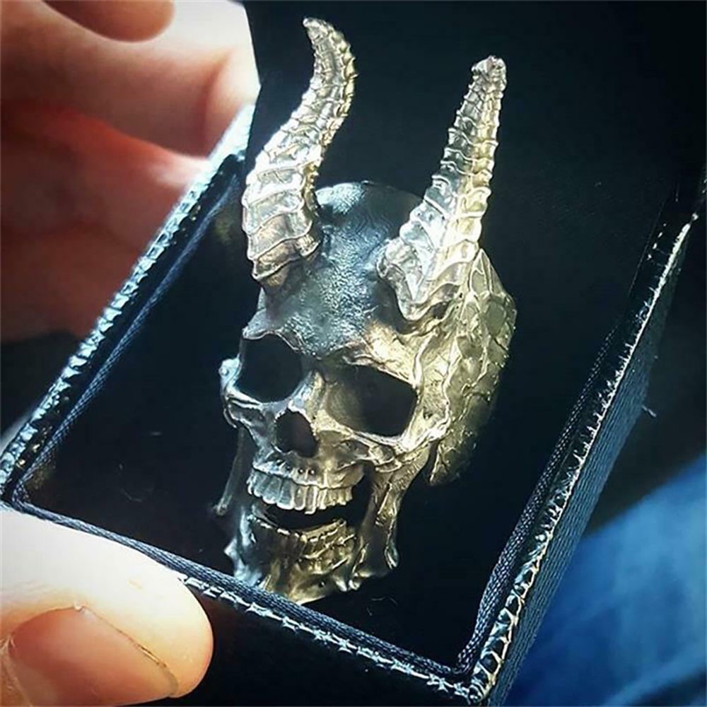 Metal on sale skull ring