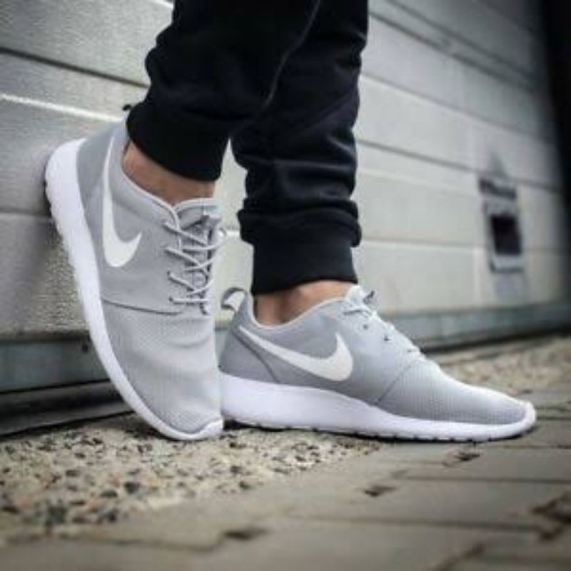 Nike best sale tanjun gray