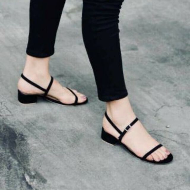 Black sandals shop 1 inch heel