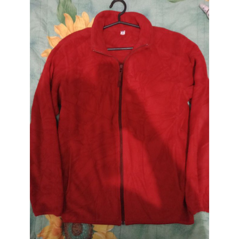 red,maroon uniqlo jacket