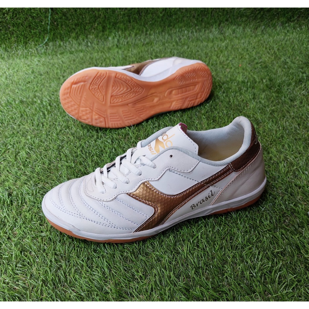 diadora futsal shoes
