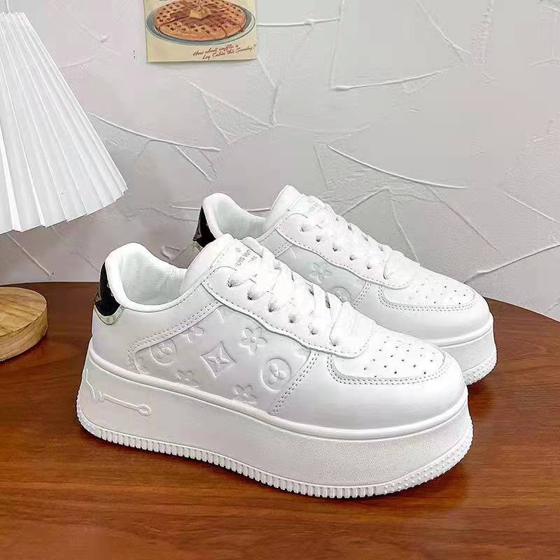 Louis Vuitton White Sneakers, Women's Fashion, Footwear, Sneakers on  Carousell