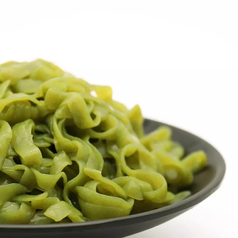 Low calories konjac spinach fettuccine shirataki konjac noodles with