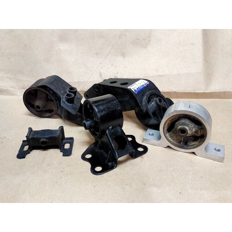 ENGINE/GEARBOX MOUNTING NISSAN SERENA C23 BLUEBIRD U11 U12 SENTRA N16
