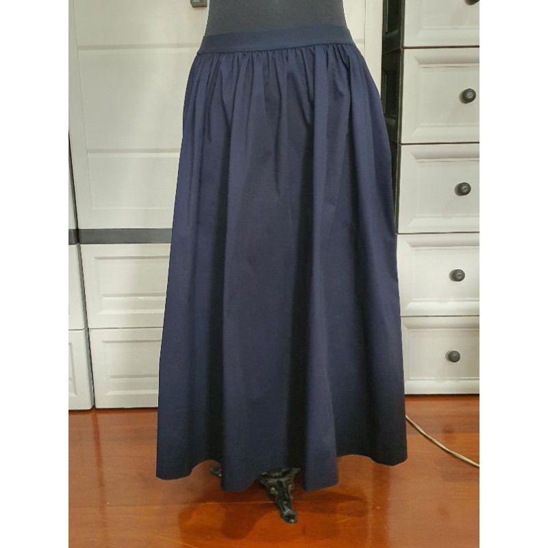 Uniqlo navy outlet pleated skirt