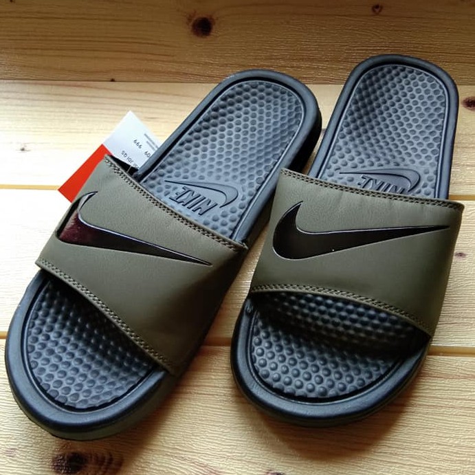 Nike benassi swoosh outlet sandals