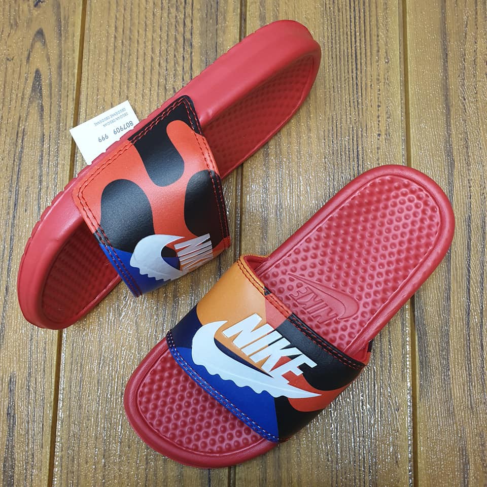 Nike benassi shop camouflage slide sandals