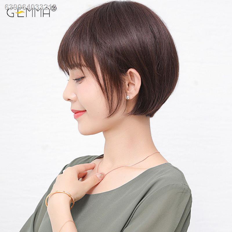 Short straight hair for round outlet face