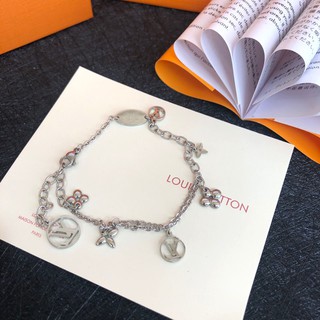 LOUIS VUITTON Four-Leaf Clover Necklace Clover Bracelet Gift Box Packaging