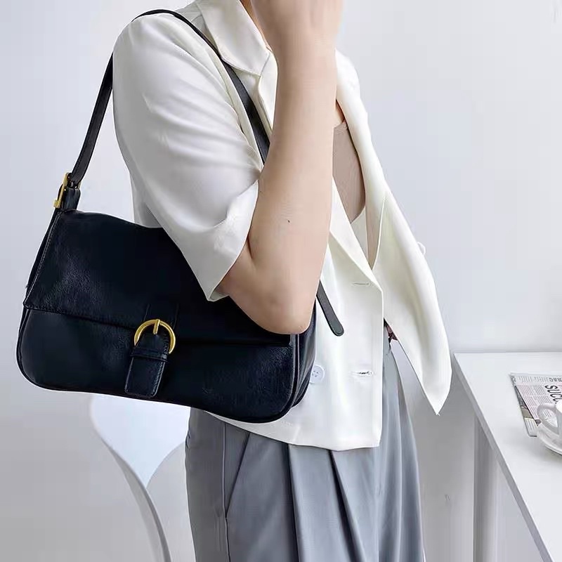 Slingshotch Soft Leather Clip Bag with Super Cute Korean Style ...