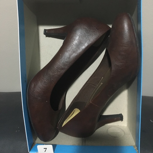 Comfort plus sale shoes heels