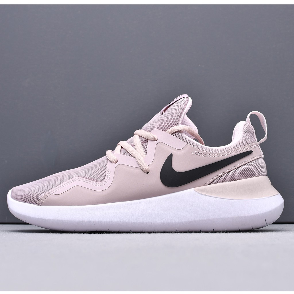 nike tessen for women
