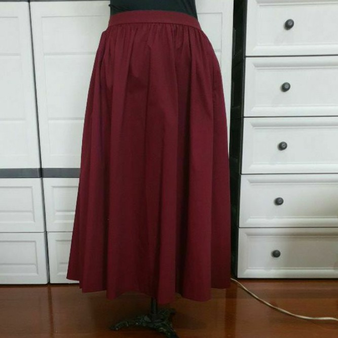 Uniqlo 2025 maroon skirt