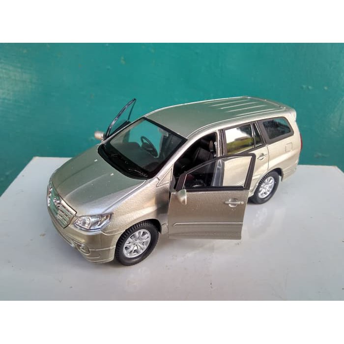 Diecast Innova Miniature Toyota kijang Innova Toy Car model Shopee