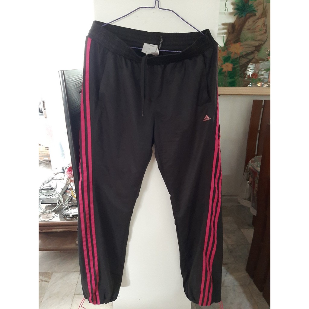 Adidas black with red stripes online pants