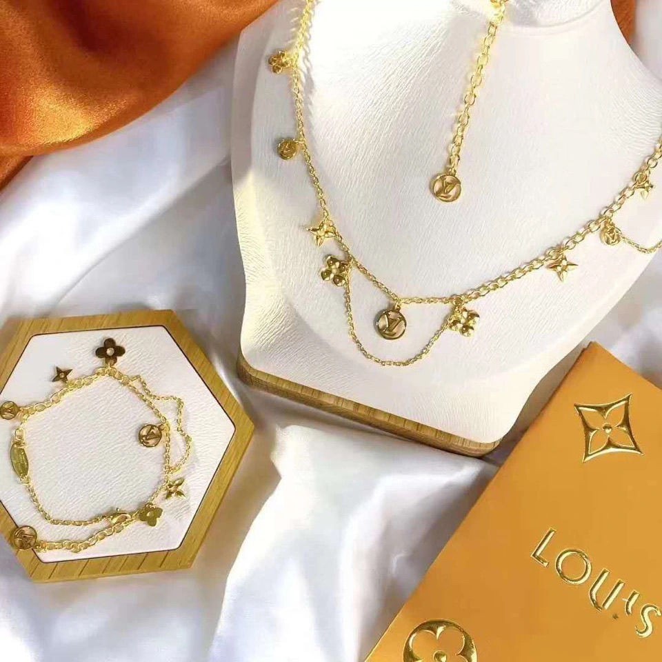 Louis vuitton necklace clover clearance