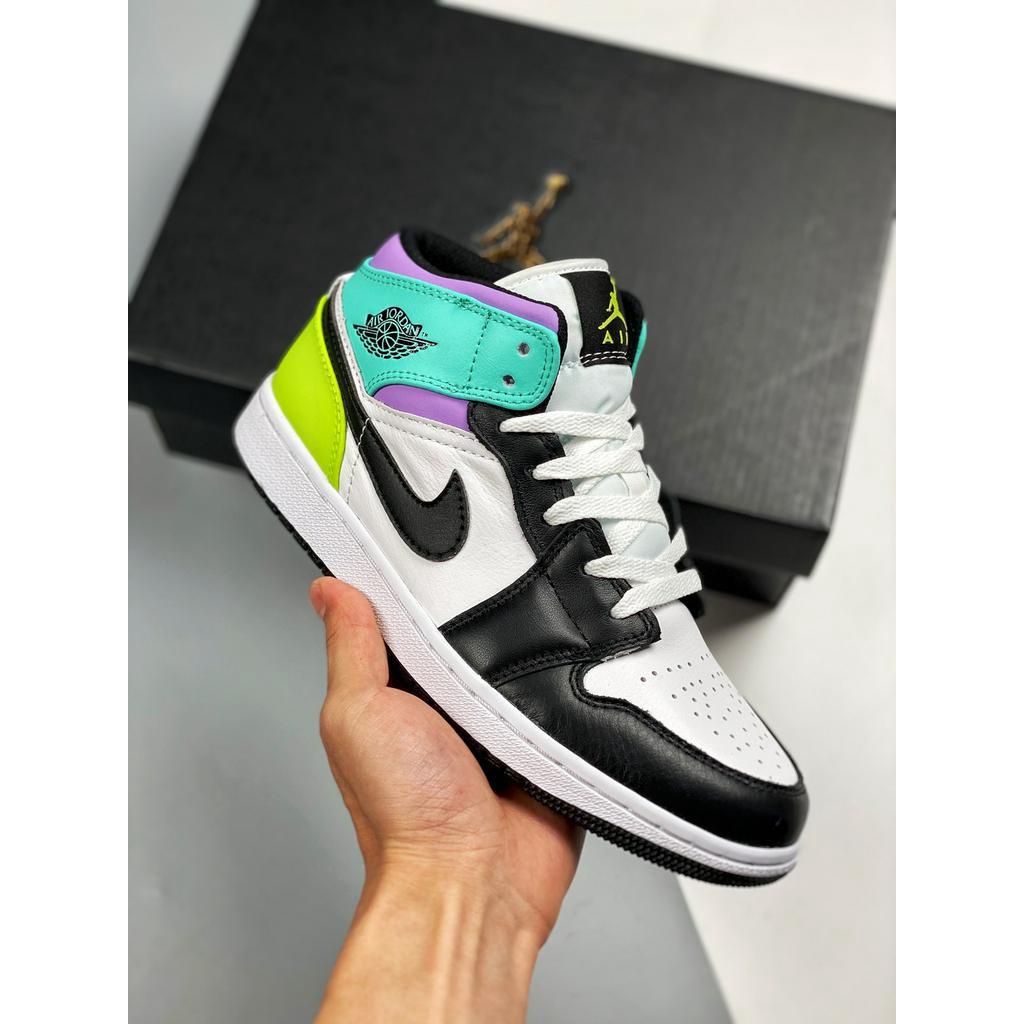 Air jordan 1 mid hotsell women's shoe