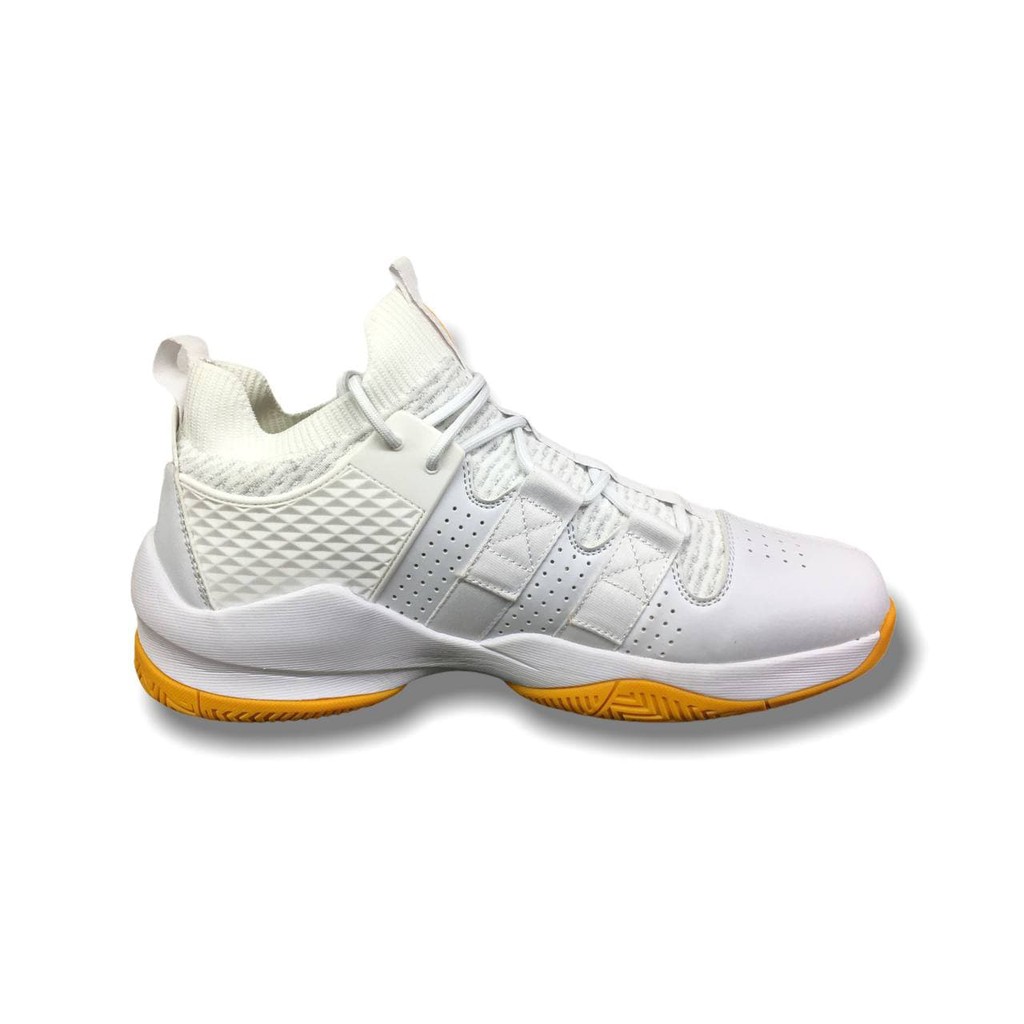 World balance sale basketball shoes white