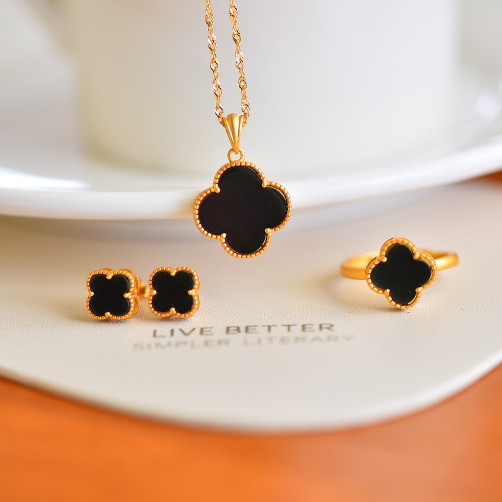 Clover jewelry store meaning