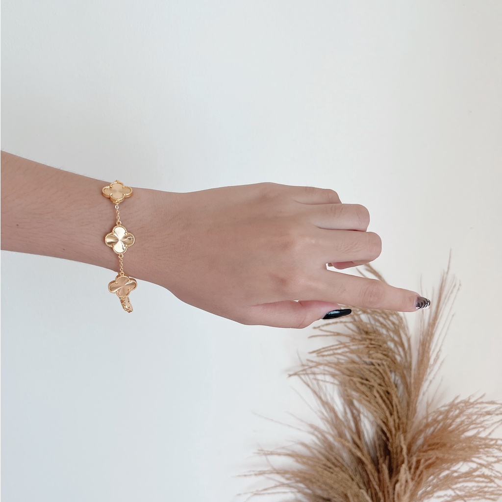 Sparkles by Olivia Manila Clover Bracelet in Gold | Shopee Philippines