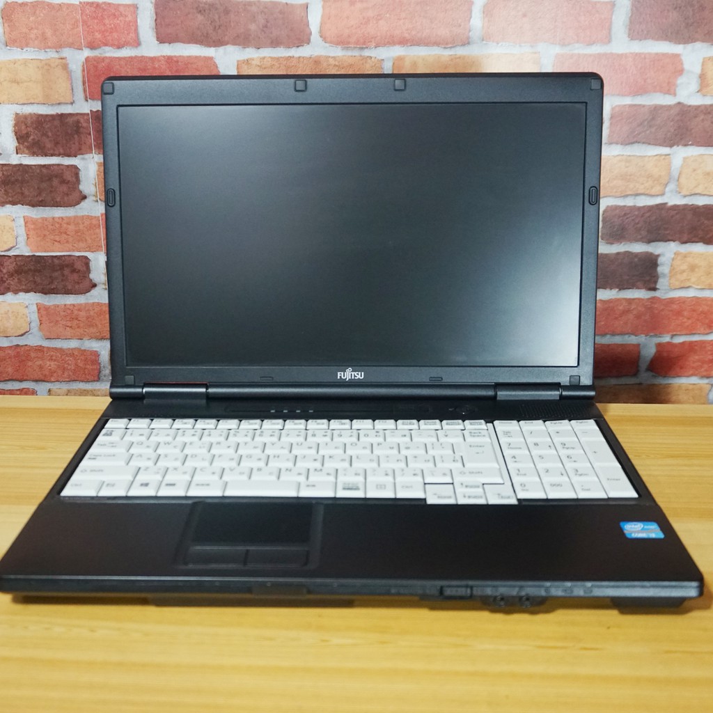 Fujitsu Lifebook A572/F Laptop | Intel Core i3 3rd Gen 4GB 320GB