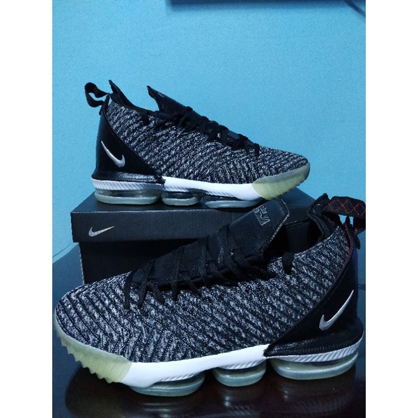 Nike lebron cheap xvi oreo