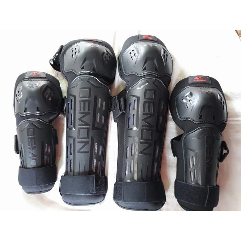 Demon knee deals pads