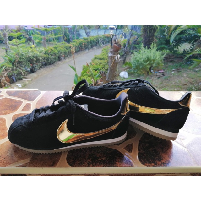 Cortez black hotsell and gold suede