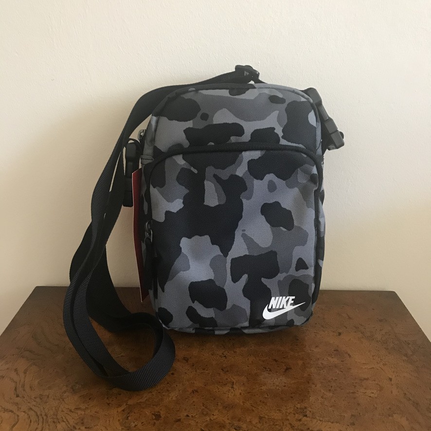 Nike camo cheap shoulder bag