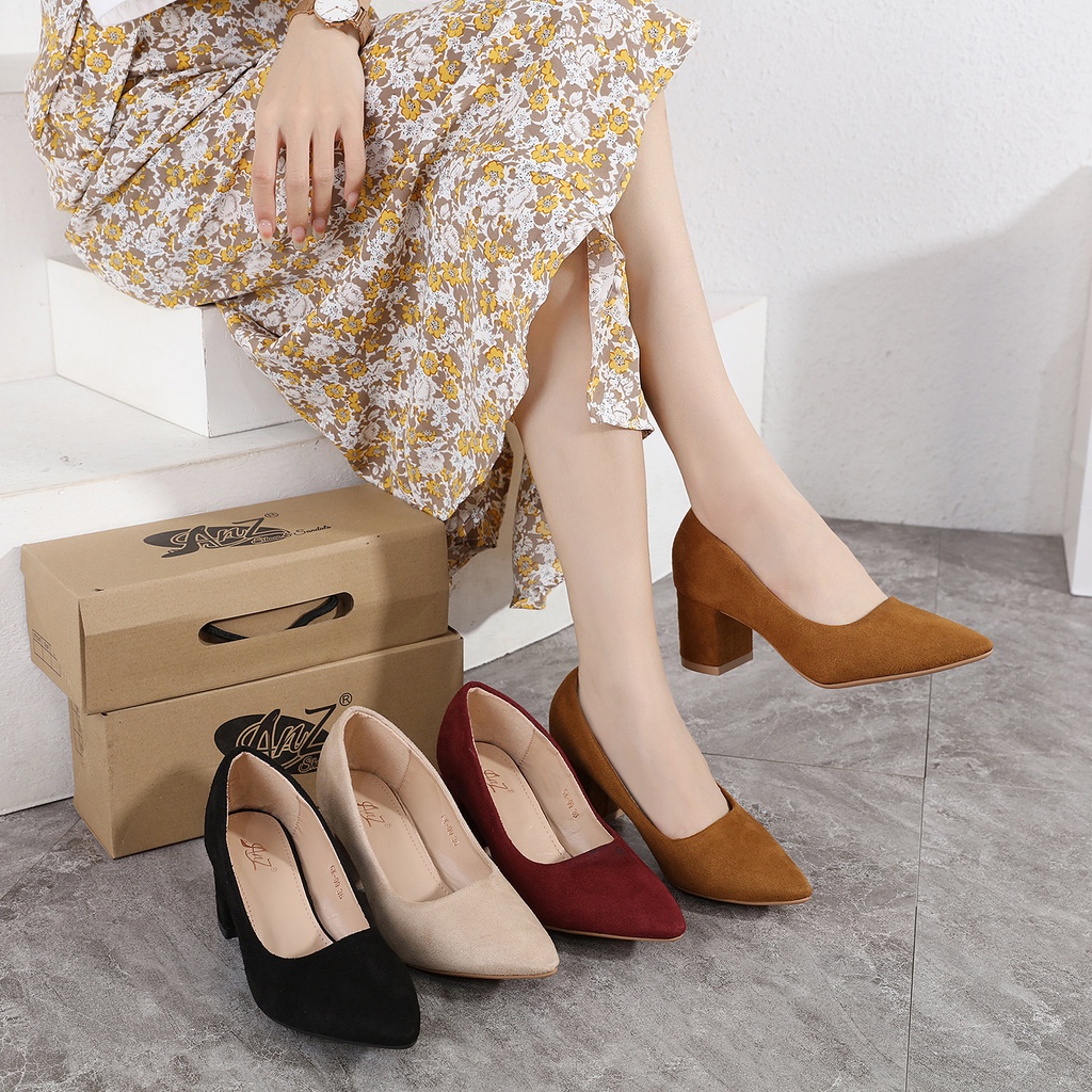 Closed formal store shoes for ladies