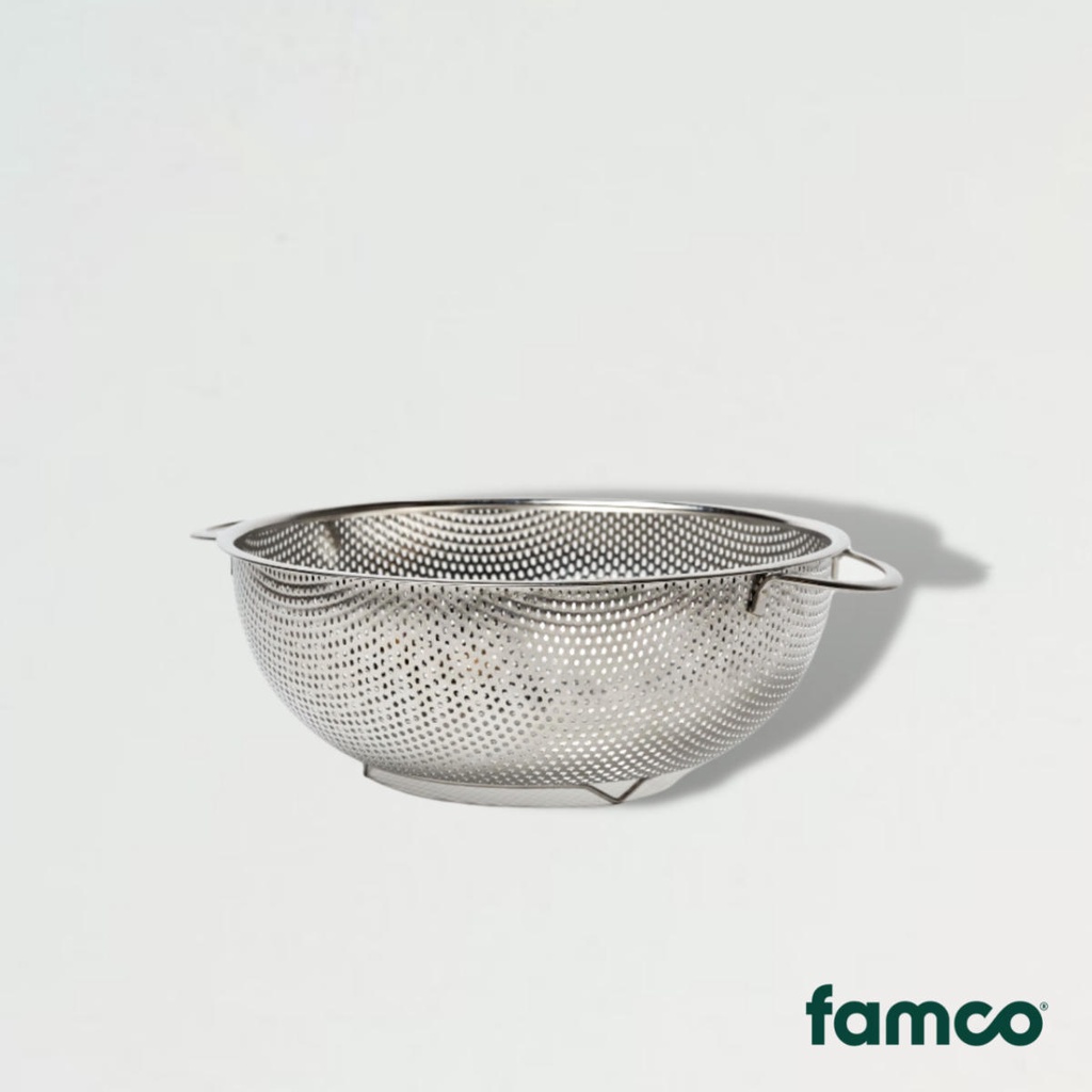 Famco Stainless Steel Colander, Large 5 Quart Capacity, Easy to Clean