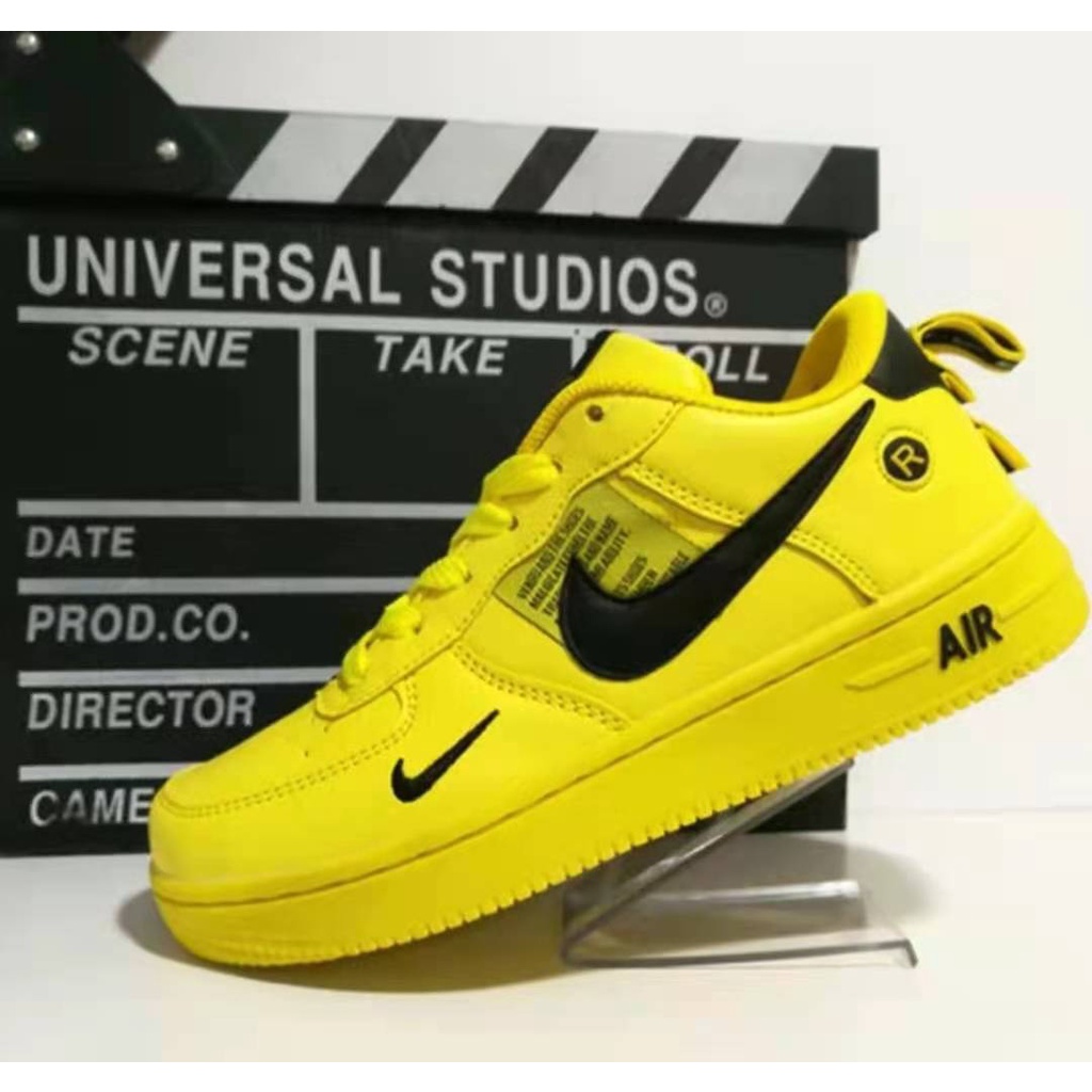 Nike yellow 2024 mens shoes