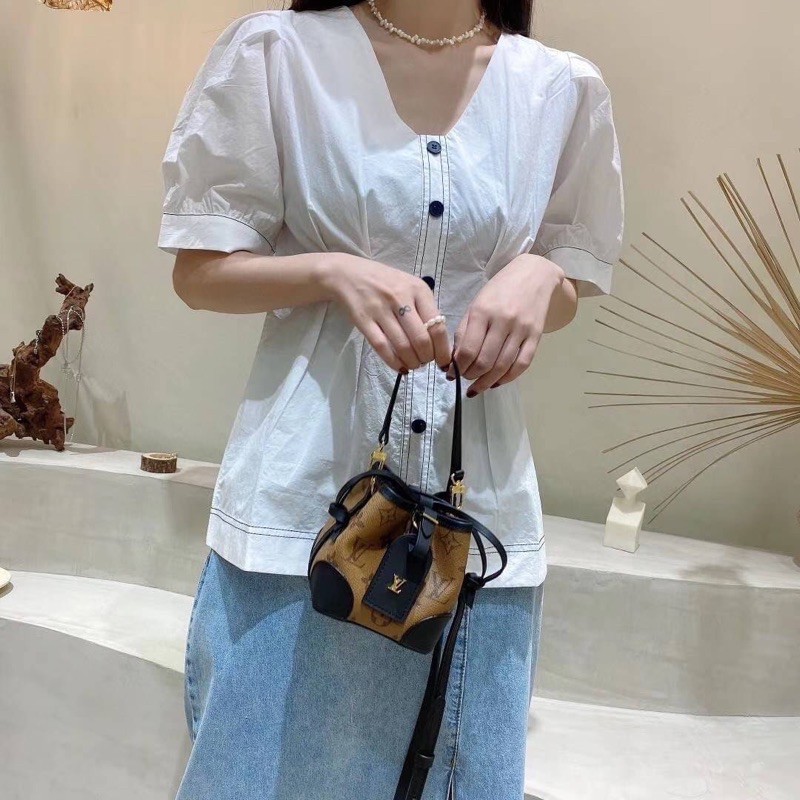 Lv bucket bag size hot sale