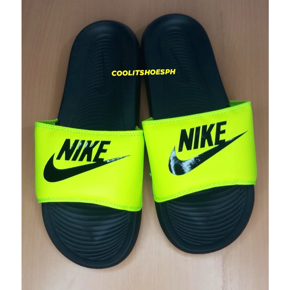 Nike discount slippers neon