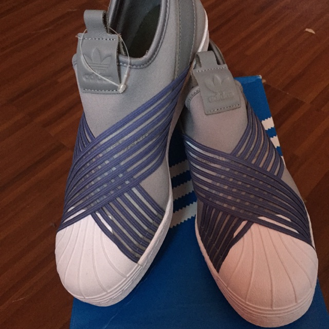 Adidas slip 2024 on grey