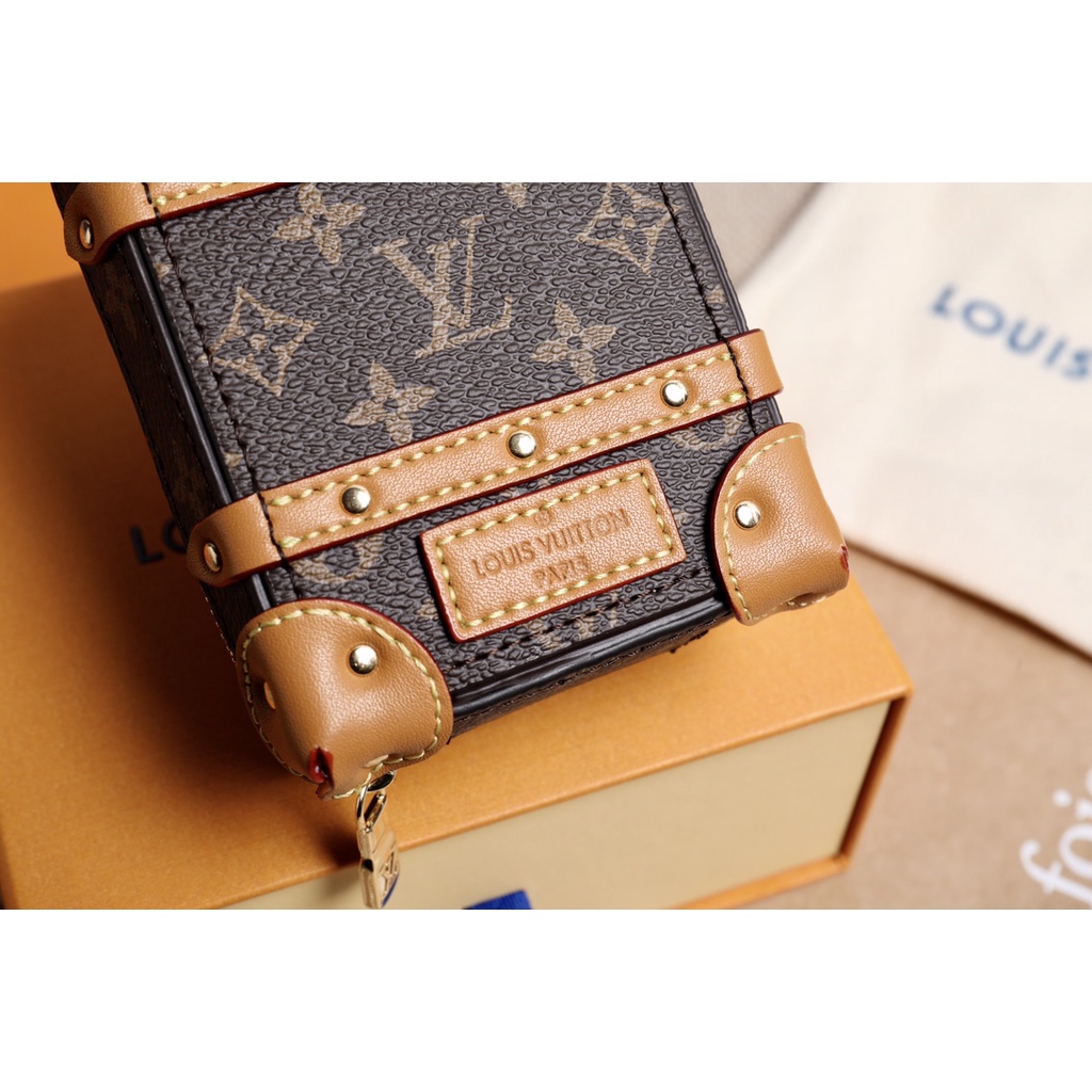 BAG NEW ARRIVAL - LOUIS VUITTON SOFT TRUNK BACKPACK BAG CHARM AND KEY  HOLDER BROWN M69483 – Sneakbag