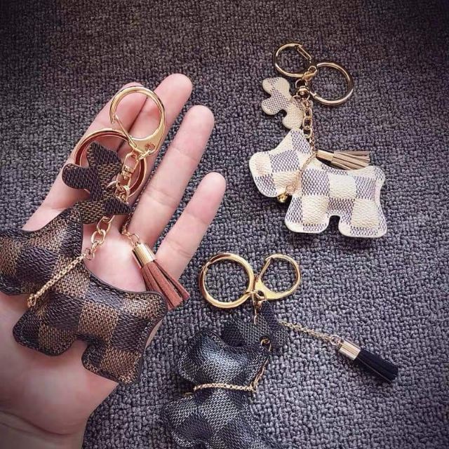 Louis vuitton dog sales chain