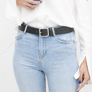 How to Style a Belt with Jeans
