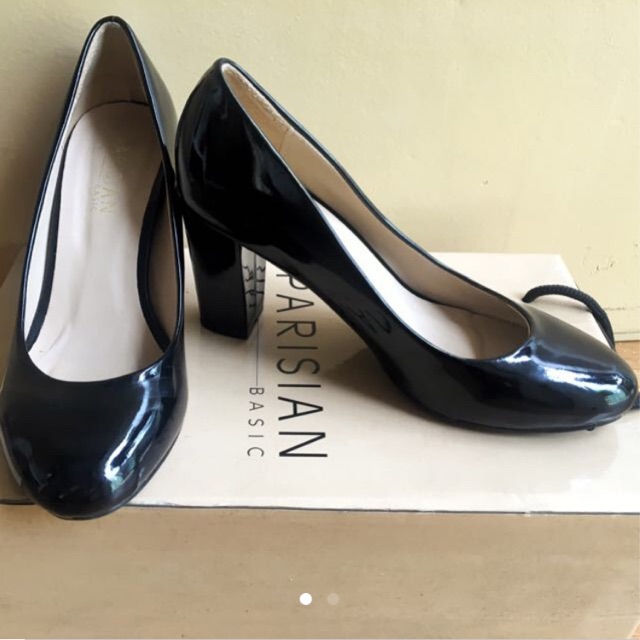 Parisian black shoes with sales heels