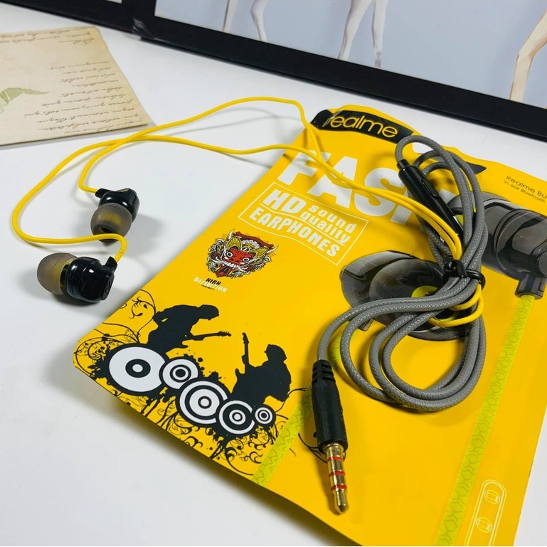 Realme best sale yellow earphones