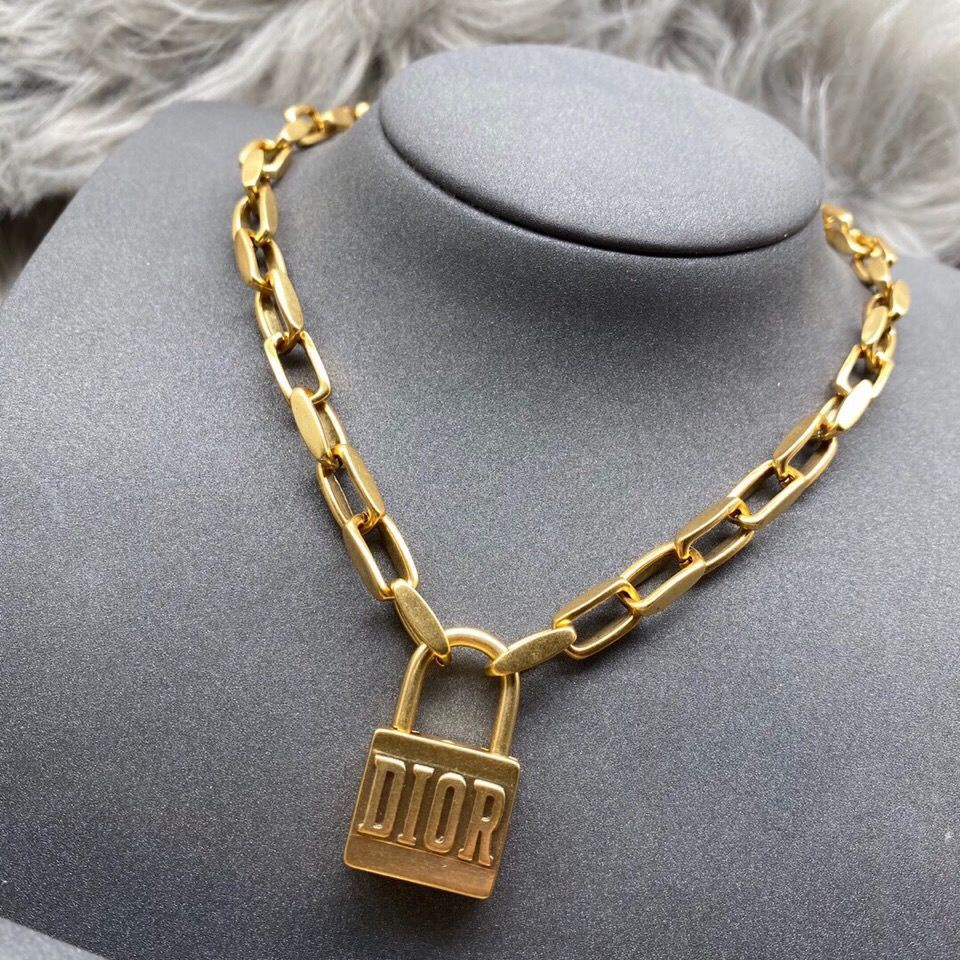 Dior padlock hotsell necklace gold